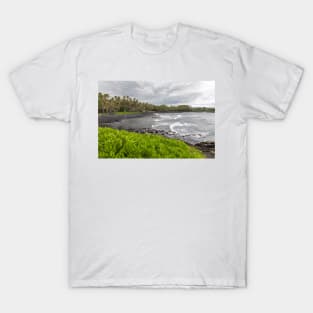 Black Sand Beach, Hawaii, USA (C044/3121) T-Shirt